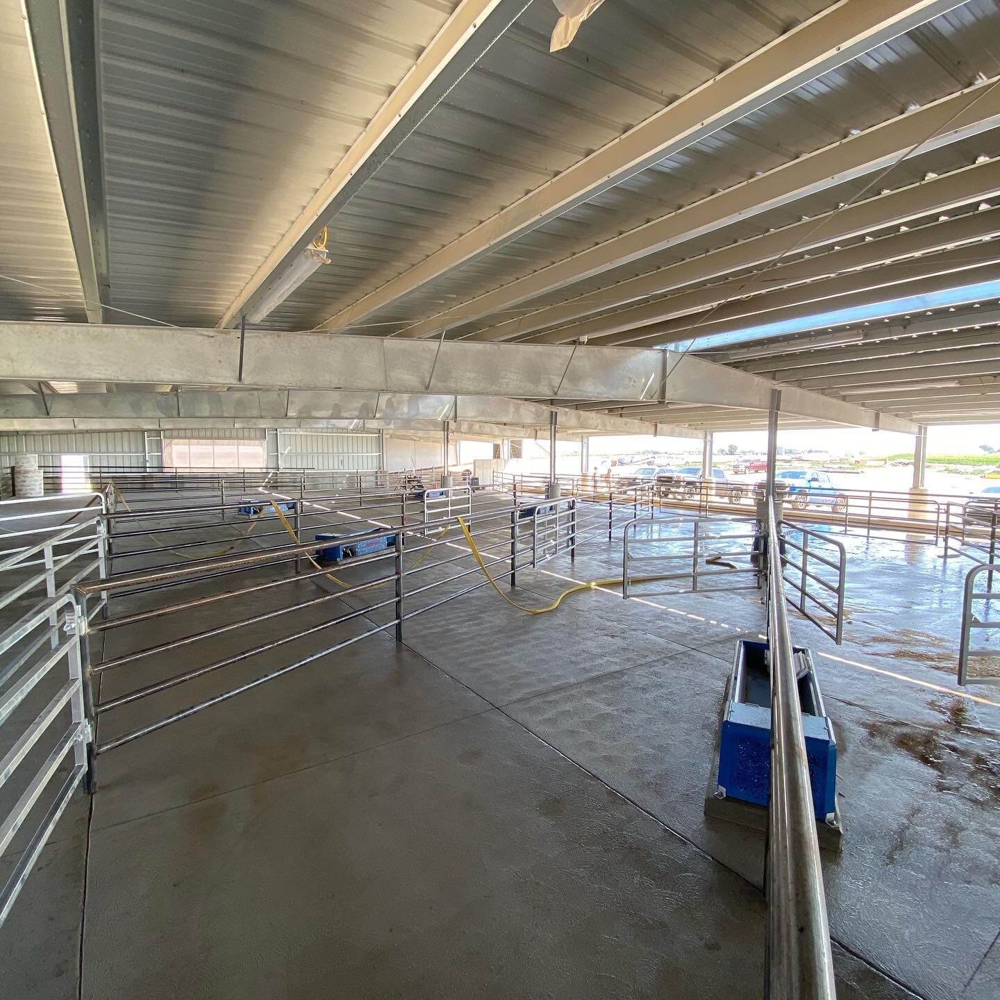 Unloading pens.jpg
